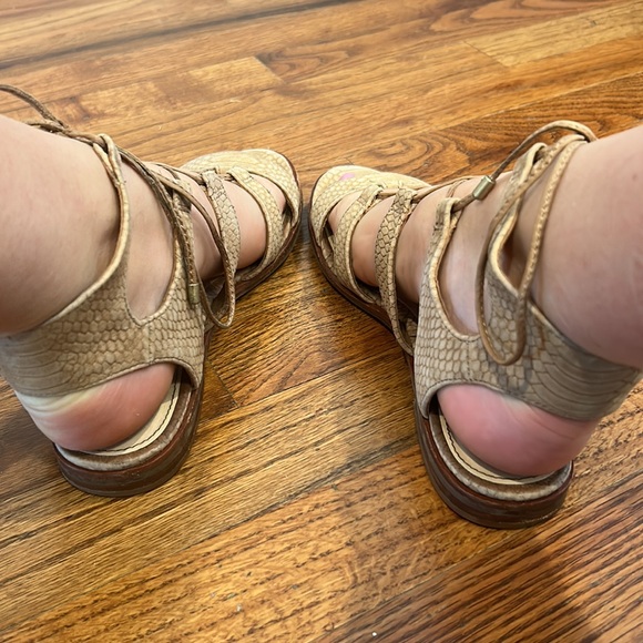 Vince Camuto sandals in good condition - Picture 6 of 15